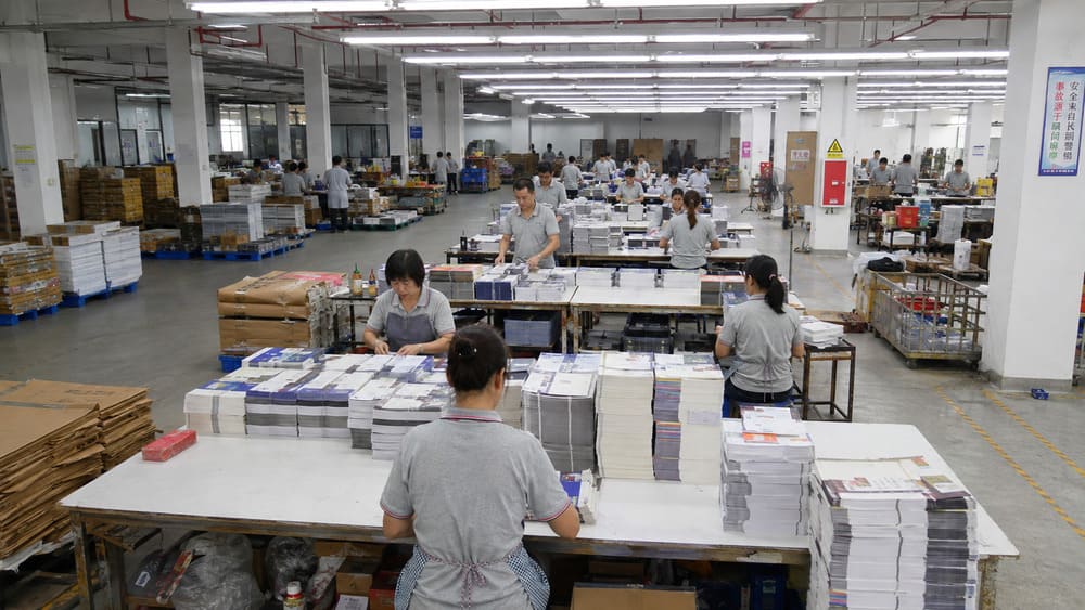 Custom packaging mass production in a paper packaging factory